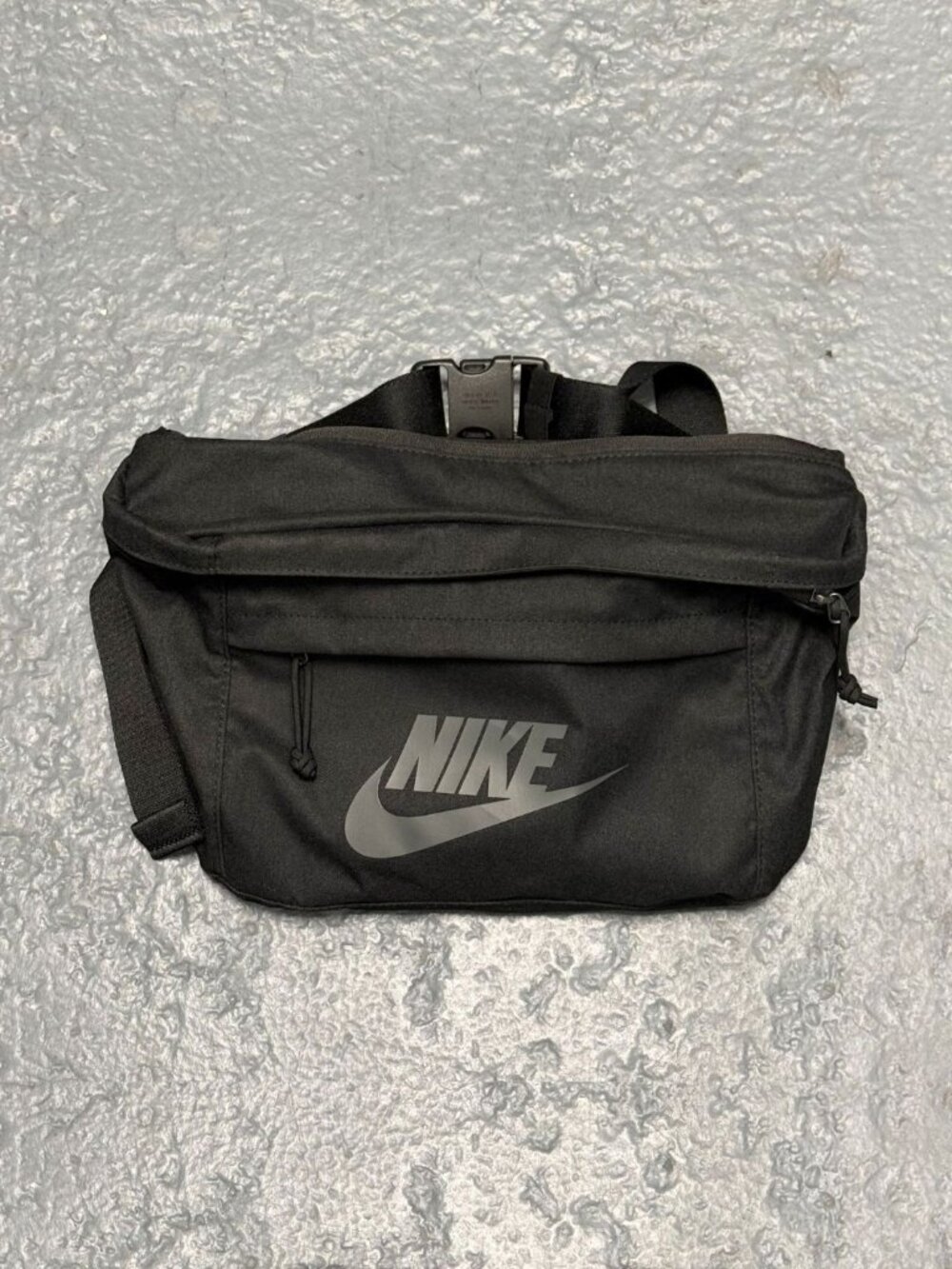 NIKE BLACK OVERSIZED FANNY PACK NYLON